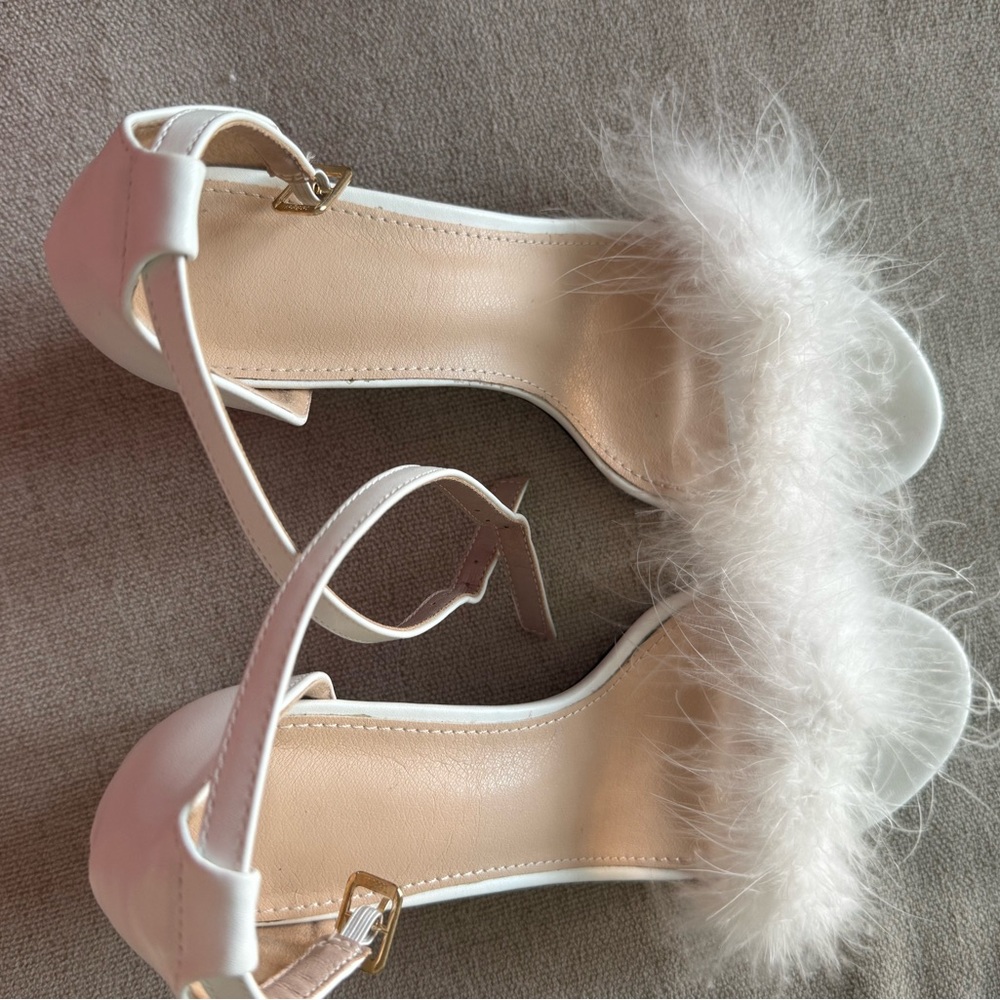 White feather heels 7.5